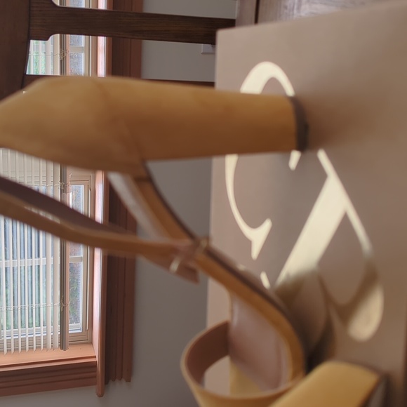 Heels - Picture 3 of 6